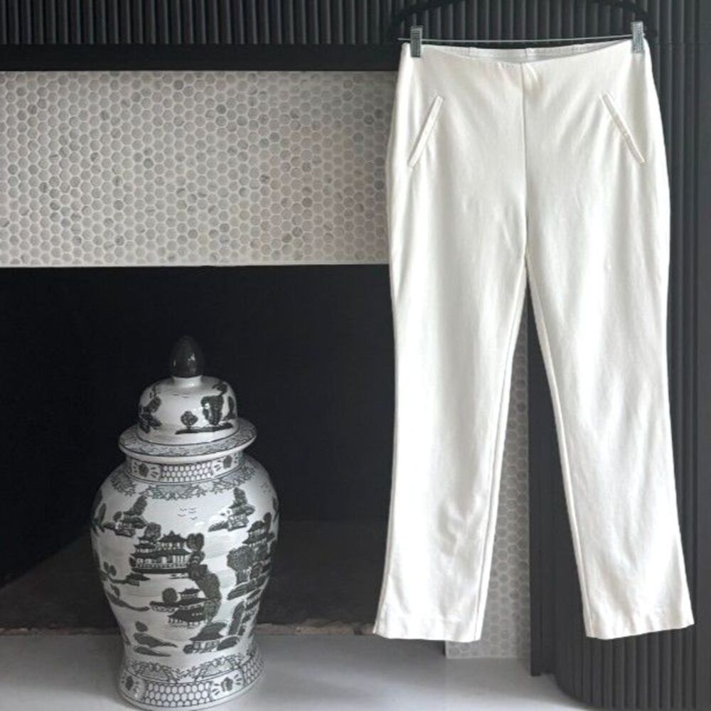 Chico's Fabulously Slimming Pull On Ankle Pants White 0.5 Short Small 6 